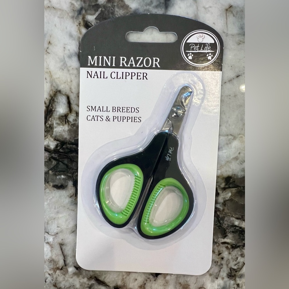 Pet Life Mini Razor Nail Clipper - Black and Green